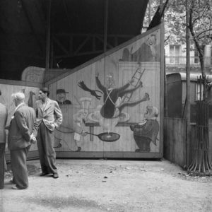 a fête boulevard Rochechouart, Paris, 1945