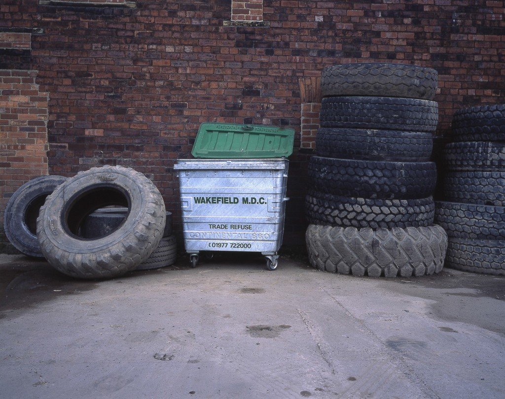 La poubelle et les pneus - Angleterre, 2005