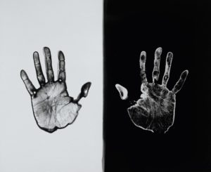 [Vérification 7, Le laboratoire. Une main développe, l’autre fixe. À sir John Frederick William Herschel], 1972 © Ugo Mulas Heirs. All rights reserved