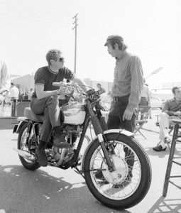 Steve McQueen © Barry Feinstein Photograph / La Galerie de l’Instant