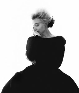 Marilyn Monroe, La Dernière Séance, Robe Christian Dior, Bel Air Hotel, Beverly Hills, Juillet 1962,bert stern (©bert stern, courtesy Galerie de l’Instant, Paris)