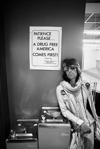 ETHAN RUSSELL KEITH RICHARDS, PATIENCE PLEASE…, USA, 1972 (©ETHAN RUSSELL, COURTESY GALERIE DE L’INSTANT, PARIS)