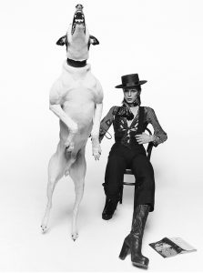 TERRY O’NEILL DAVID BOWIE, DIAMOND DOGS, LONDRES, 1974 (©TERRY O’NEILL, COURTESY GALERIE DE L’INSTANT, PARIS)