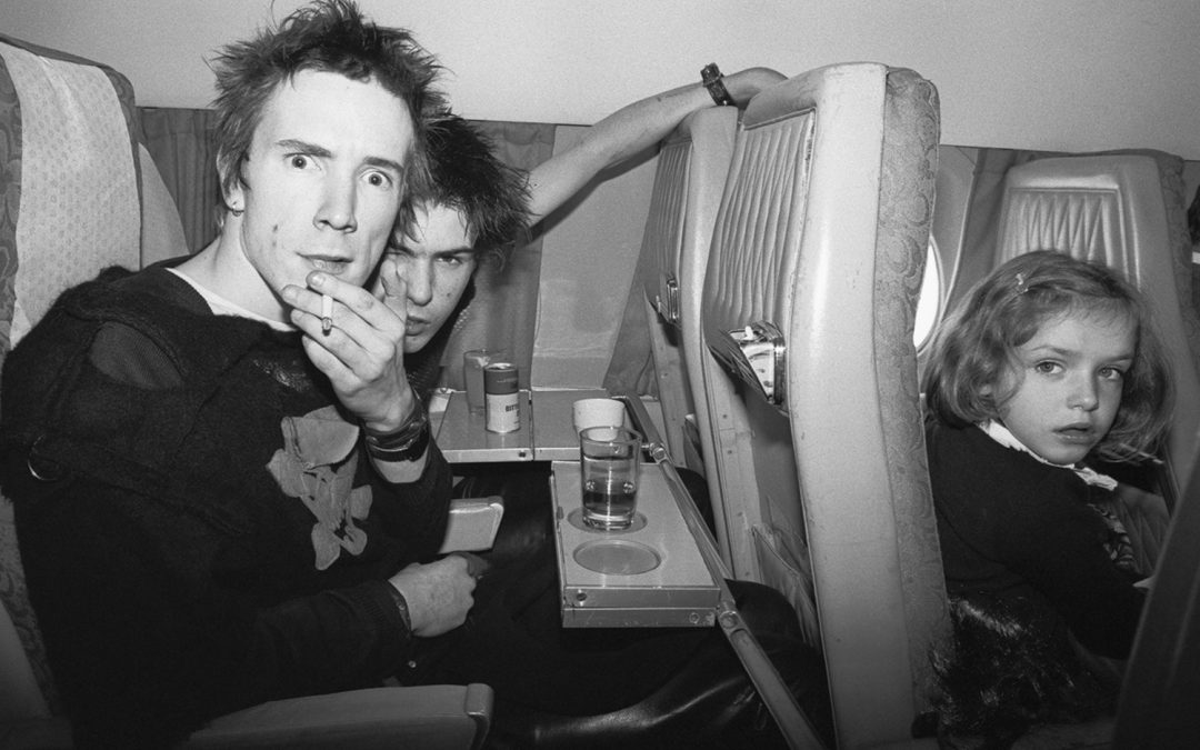 BOB GRUEN - JOHNNY ROTTEN & SID VICIOUS, THE SEX PISTOLS, 1977 (©BOB GRUEN/ LA GALERIE DE L’INSTANT)