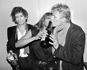 BOB GRUEN - KEITH RICHARDS, TINA TURNER, DAVID BOWIE, BACKSTAGE AT THE RITZ, NYC, 1983 (©BOB GRUEN/ LA GALERIE DE L’INSTANT)