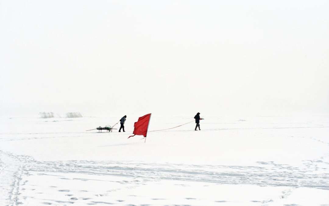 Catherine Henriette, Le détachement féminin rouge, série Conte d'hiver, 2013 Tirage pigmentaire, édition de 10