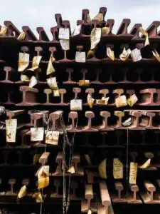 François-Xavier Gbré, série « Radio Ballast », Dépôt, Abidjan, 2024 © François-Xavier Gbré, Adagp, Paris, 2025